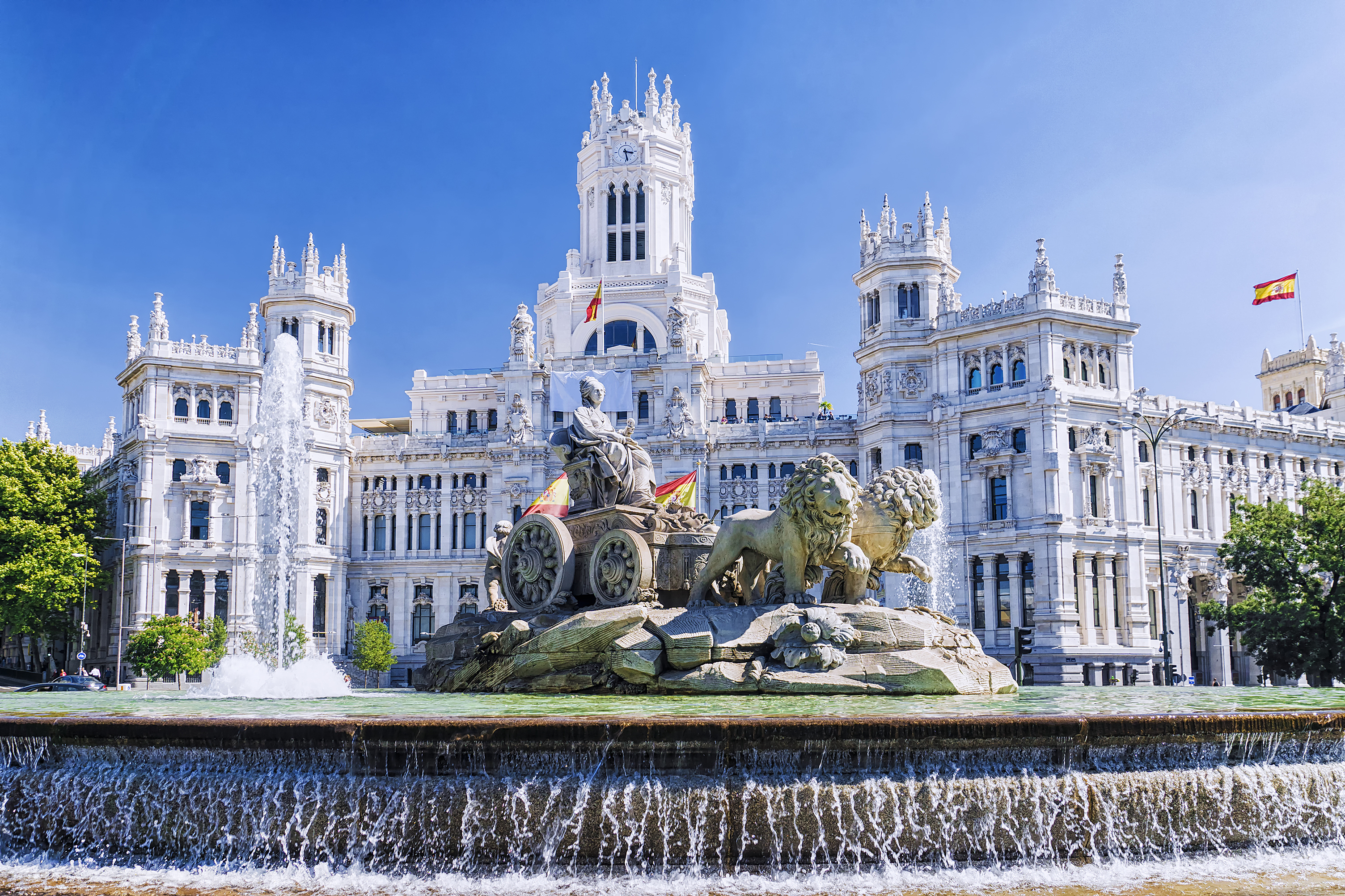 Фонтан Сибелес в Мадриде, столице Испании, ПМЖ которой могут получить иностранцы