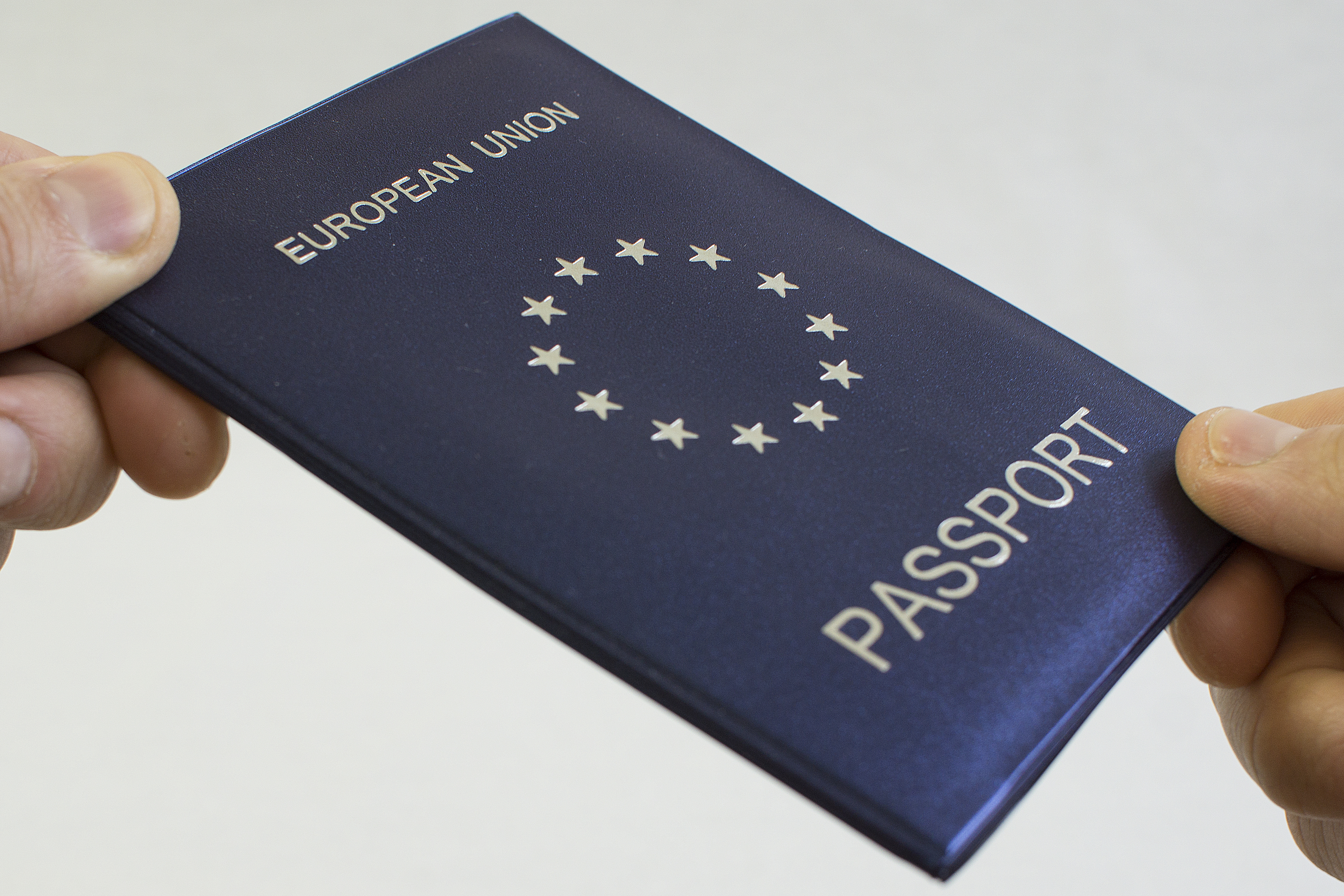 Паспорт ЕС, который могут получить иностранцы