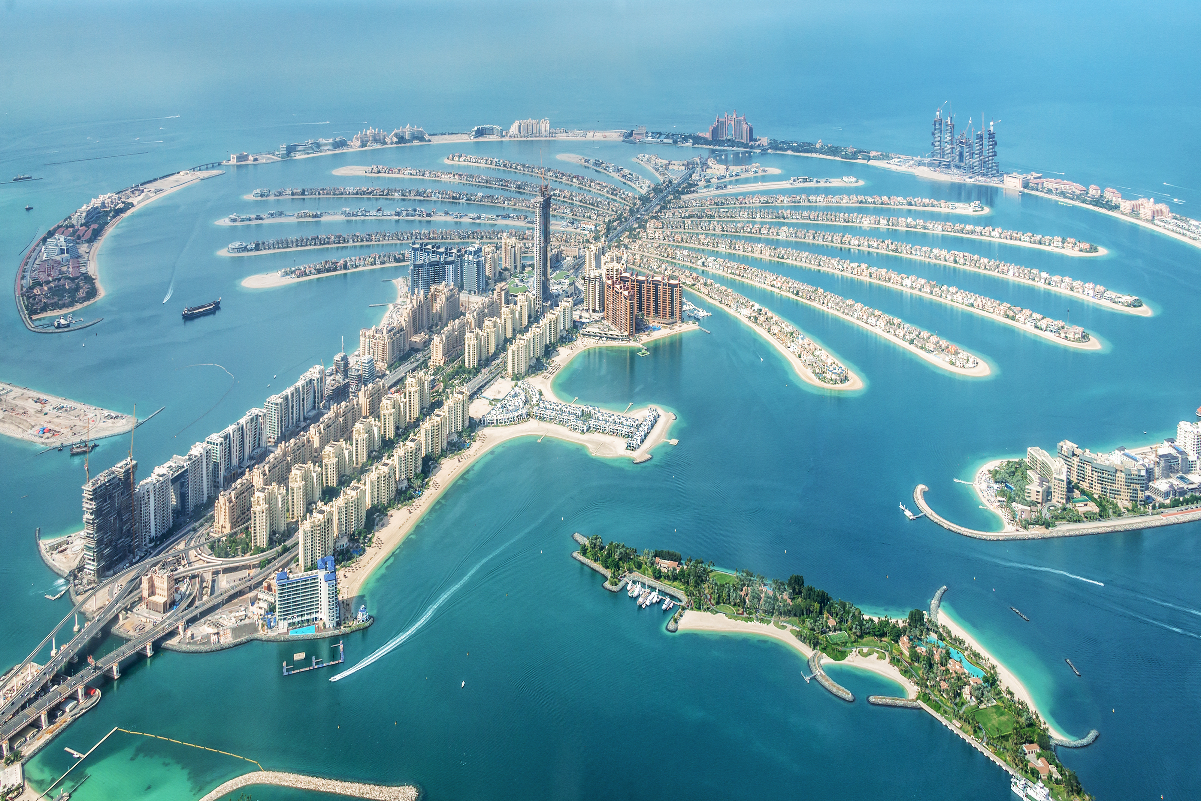 Палм-Джумейра в Дубае, ОАЭ, куда можно переехать по трудоустройству