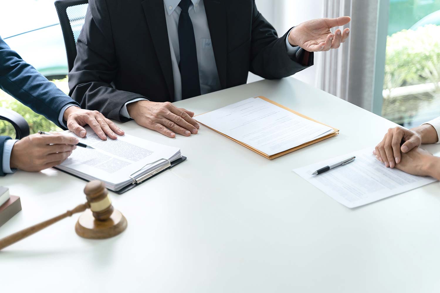 Юристы помогают оформить документы для гражданства Ирландии