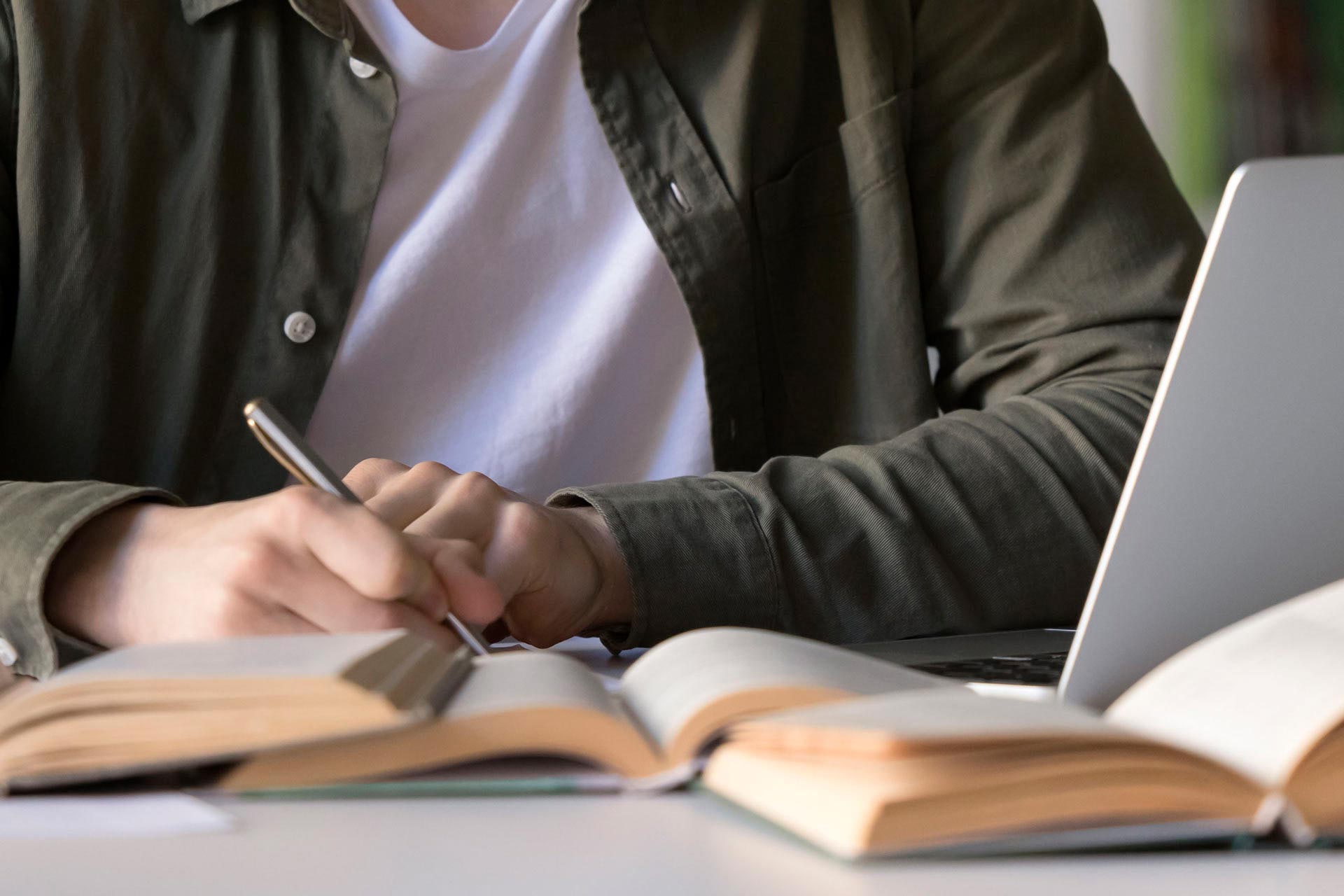 Мужчина оформил вид на жительство Нидерландов для обучения в стране